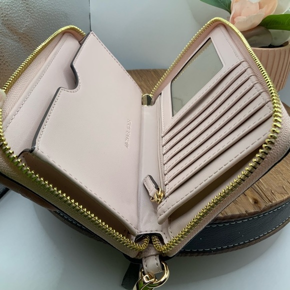 Michael Kors Powder Blush Jet Set Travel Flat Leather Pebbled Wristlet Wallet - Picture 3 of 8